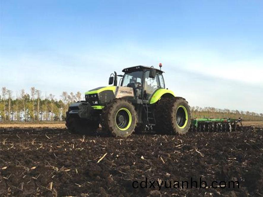 耕地拖拉機(jī)